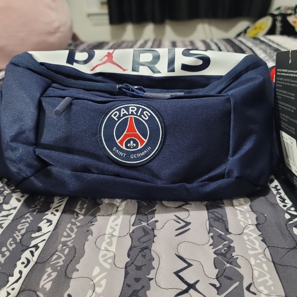 NWT Unisex Jordan Paris Saint-germain Crossbody Bag-Collector's Item - Picture 4 of 7